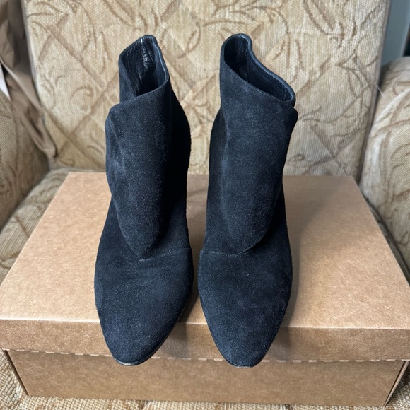 Manolo‎ Blahnik suede booties Size 38 - Picture 5 of 9
